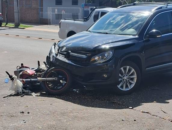 Colisão ocorreu no cruzamento das ruas Uruguai e XV de Novembro