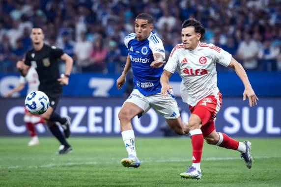 Treinador tem cargo ameaçado após eliminação da Libertadores no meio da semana e quarta derrota em sequência