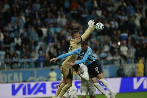 Depois da vitória sobre o Atlético-MG fora de casa, Tricolor não conseguiu superar os cearenses na Arena