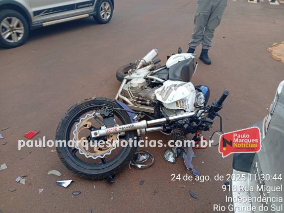 Motociclista de 24 anos foi socorrido pelo Corpo de Bombeiros e o SAMU e encaminhado ao Hospital São Vicente de Paulo, em Três de Maio.