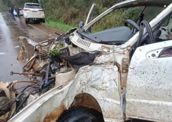 Criança foi ejetada do veículo e encaminhada ao hospital junto com o adulto ferido