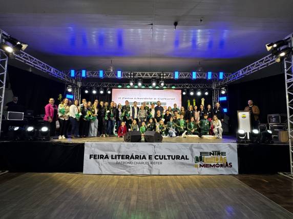 A cerimônia integrou a programação da II Feira Literária e Cultural Entre Letras e Memórias