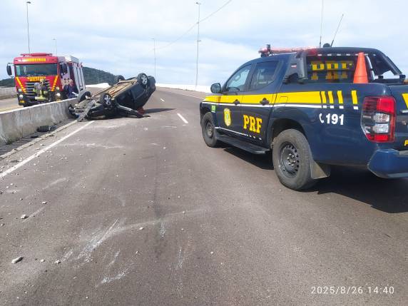 Mulher de 54 anos sofreu lesões leves e foi encaminhada para atendimento no HUSM
