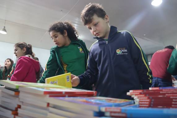 Evento no Clube Buricá celebrou a leitura, a arte e a cultura local com autores renomados, apresentações artísticas e atividades que encantaram a comunidade.