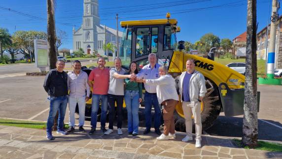 Aquisição reforça a frota municipal e vai qualificar os serviços de infraestrutura e agricultura em Boa Vista do Buricá