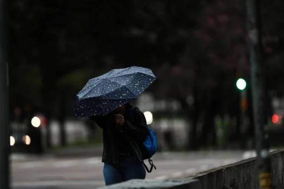 Atuação de uma área de baixa pressão sobre a Argentina e entrada de um alto fluxo de umidade oriundo da Amazônia irá provocar pancadas pelo interior do Estado no domingo