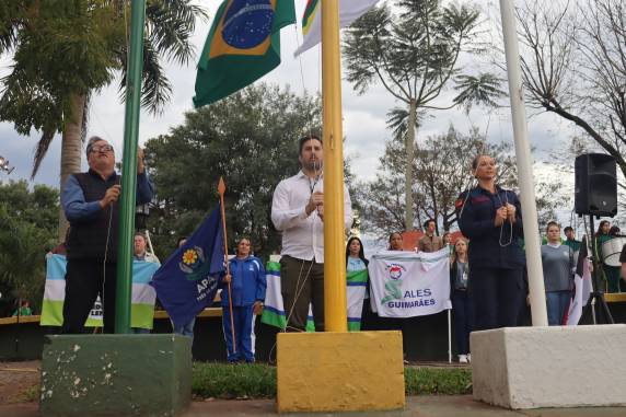 O início da cerimônia foi simbolizado pela condução do Fogo Simbólico