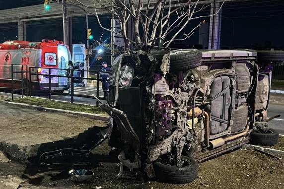 Homem admitiu ter consumido bebida alcoólica, mas se recusou a passar pelo teste do etilômetro após o acidente na Avenida Sertório