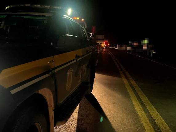 Vítima foi atingida por um veículo na terceira pista em frente à empresa Olfar