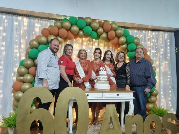 Evento reuniu a comunidade em uma noite festiva e marcou o lançamento oficial da programação da feira.