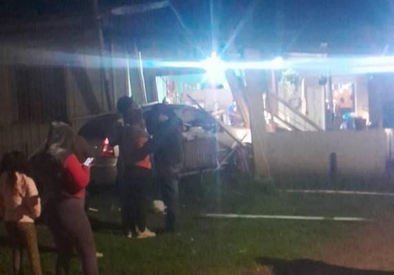 Veículo descontrolado atinge casa no bairro Fátima, sem deixar feridos