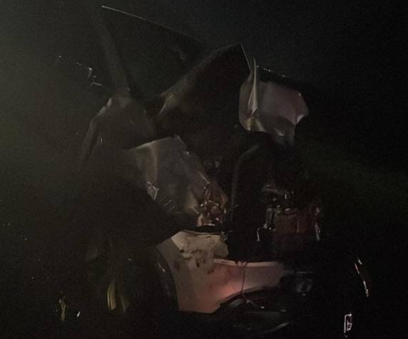 Motorista de Fiat Toro colidiu contra caminhão de coleta de lixo e foi preso em flagrante por embriaguez