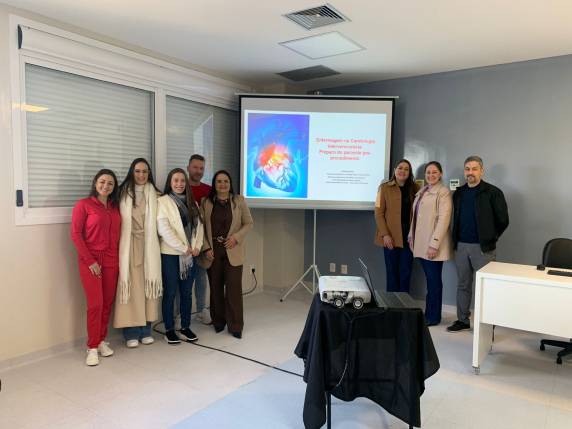 Profissionais do HVS recebem capacitação em parceria com a Santa Casa de Porto Alegre para garantir atendimento seguro e de excelência em procedimentos cardiológicos.