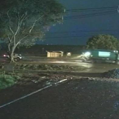 Um dos trabalhadores precisou ter as duas pernas amputadas. Condutor foi detido em flagrante por dirigir embriagado e responderá por crime de trânsito