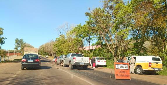 Acidente ocorreu próximo ao Parque de Exposições e deixou feridos