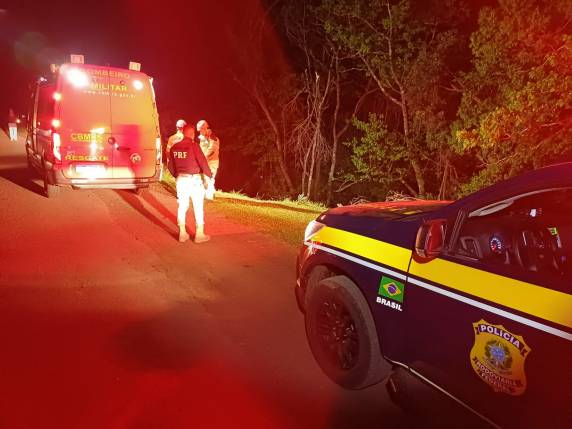 Condutor de 34 anos perdeu o controle do veículo e caiu em barranco na BR-386