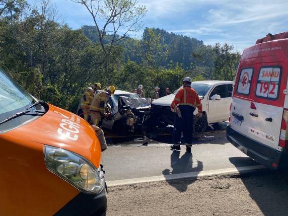 Acidente ocorreu no início da tarde deste sábado
