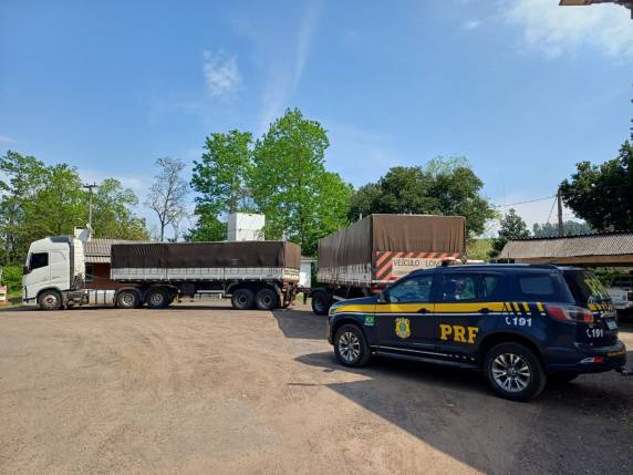 Carreta com 22,7 toneladas acima do limite é flagrada pela PRF durante fiscalização na BR-386, em Iraí