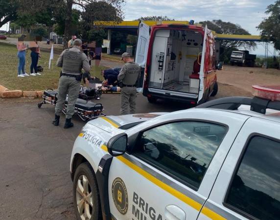 Acidente ocorreu na tarde deste domingo (14) no trevo de acesso da RS-342 ao município