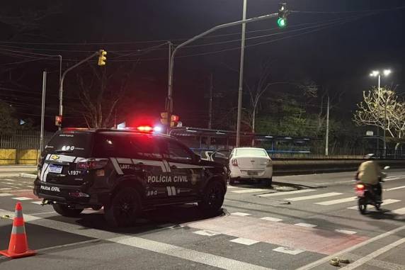 Vítima de 37 anos estava sozinha no veículo