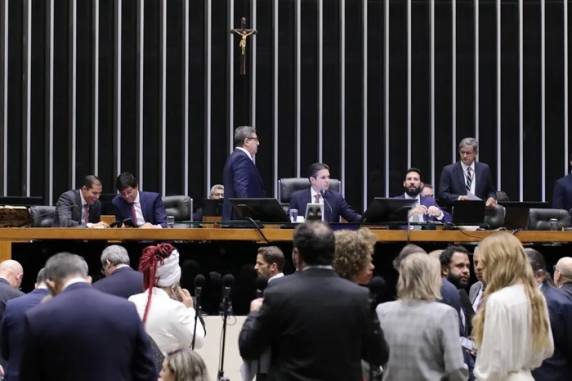Câmara voltou a incluir no projeto a necessidade de sigilo na votação que pode autorizar inquéritos e processos contra parlamentares