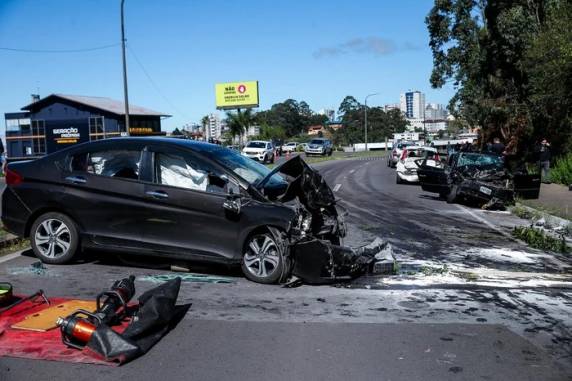 O trânsito permaneceu bloqueado por algumas horas na manhã desta quarta-feira, mas foi liberado perto do meio-dia