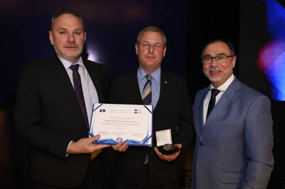 Cerimônia celebrou os 60 anos da regulamentação da profissão no Brasil e destacou personalidades de Três de Maio e Horizontina