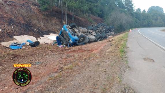 Jonas Borré Schropfer, conhecido como ''Mussa'', ficou preso nas ferragens após capotamento de carreta carregada de compensados