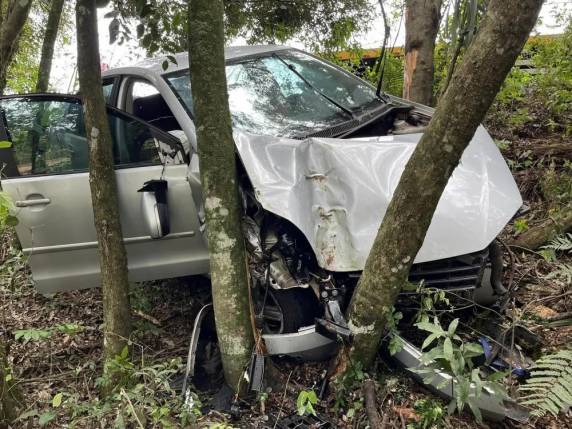Uma vítima feminina apresentou escoriações e dor no peito, já as outras vítimas foram levadas mas passam bem.