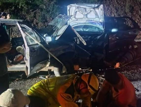 Colisão entre dois carros ocorreu na noite de sábado próximo à BR-282.