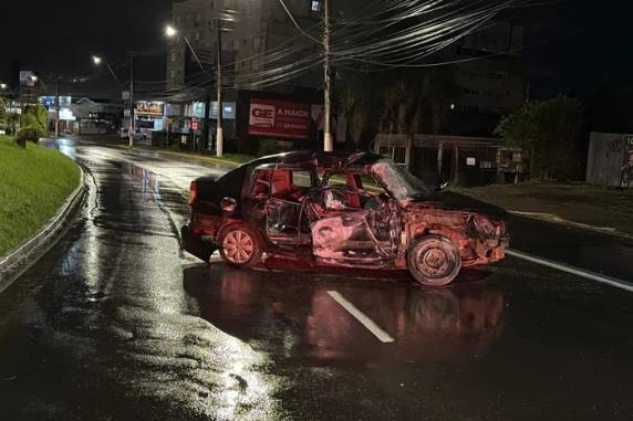 Motorista de 21 anos foi levado à delegacia e relatou que discutia com a vítima no momento da colisão