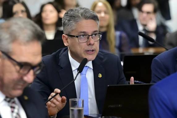 Alessandro Vieira refletiu que parlamentares já têm imunidade em relação às suas falas e opiniões durante o exercício do cargo