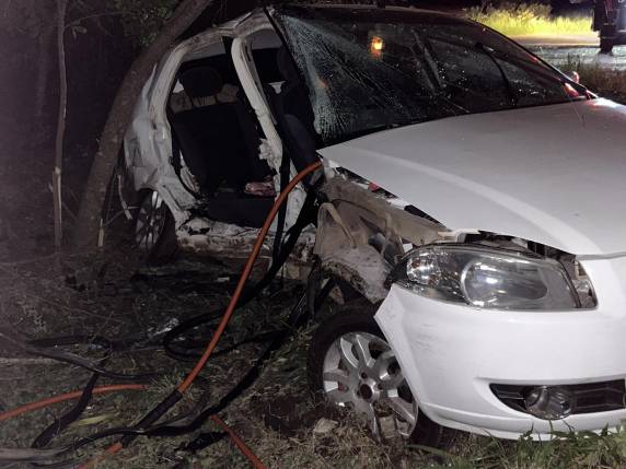 Colisão transversal envolveu dois automóveis no início da noite desta segunda-feira