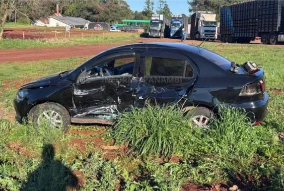 Colisão entre Voyage e Frontier deixa feridos na BR-285