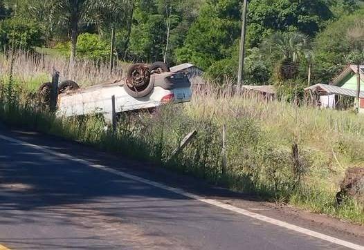 Acidente ocorreu na manhã desta quarta-feira em Linha Turvo; motorista sofreu apenas ferimentos leves