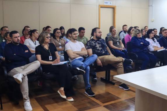 Mapeamento de processos e configuração do sistema começaram em julho; previsão de início das operações em 29 de setembro; compras públicas também serão digitalizadas.