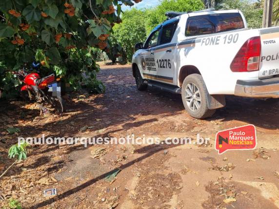 Condutor sofreu queda de moto na Avenida Santa Rosa e foi encaminhado ao Hospital São Vicente de Paulo pelos bombeiros