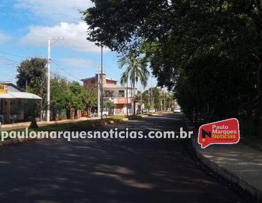 Condutor sofreu queda de moto na Avenida Santa Rosa e foi encaminhado ao Hospital São Vicente de Paulo pelos bombeiros