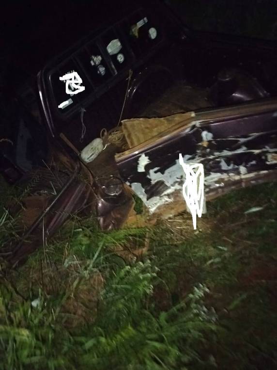 Colisão entre Onix e Saveiro ocorreu na noite de domingo; ocupantes escaparam sem ferimentos graves