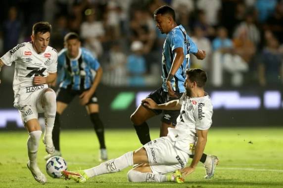 Edenilson e Lautaro Díaz marcaram para o Tricolor e para o Peixe, respectivamente