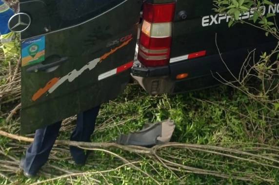 Cerca de 10 estudantes voltavam de passeio realizado no museu da PUCRS. Conforme a escola, ninguém teve lesões graves