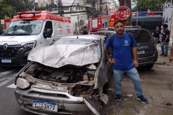 Veículo levava estudantes da Serra para conhecer pontos turísticos da Capital