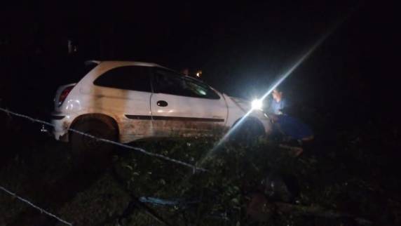 Condutora perdeu o controle do veículo e colidiu contra barranco de pedras entre Tuparendi e Tucunduva