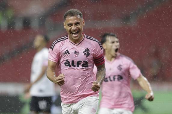 Time colorado encerrou sequência de quatro jogos seguidos sem vitória, chegou aos 32 pontos e abriu sete para o Z-4