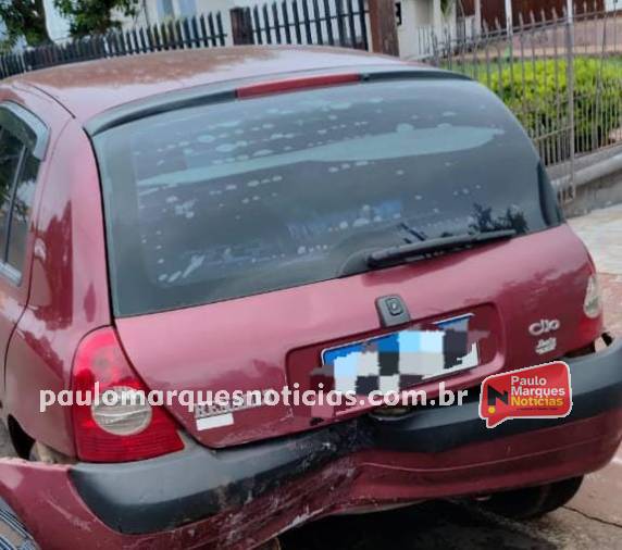Fiesta colidiu em Clio estacionado e condutor deixou o local antes da chegada da Brigada Militar