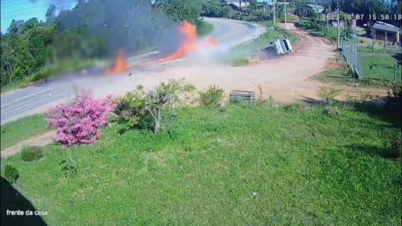 Colisão frontal aconteceu na tarde desta terça-feira (7) em Chuvisca. Uma pessoa ficou ferida.
