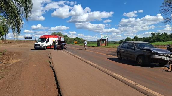 Criança foi socorrida após colisão entre dois veículos na localidade do Chorão
