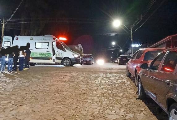 Queda ocorreu próximo ao Hospital Santo Antônio na noite de sábado (11)