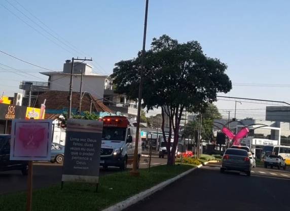 Colisão entre carro e moto ocorreu na manhã desta segunda-feira (13), próximo à Escola Germano Dockhorn