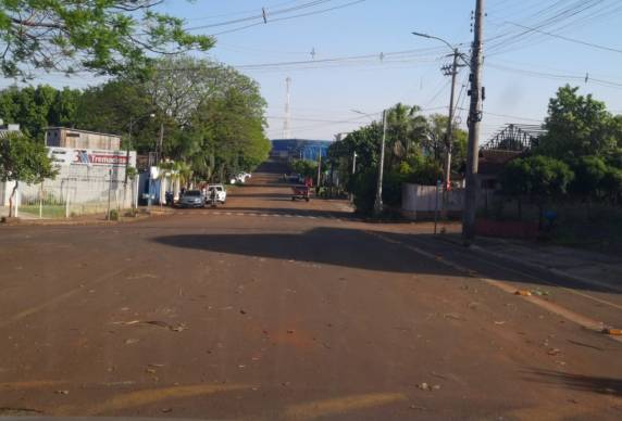 Colisão entre carro e moto ocorreu na manhã desta segunda-feira (13), próximo à Escola Germano Dockhorn